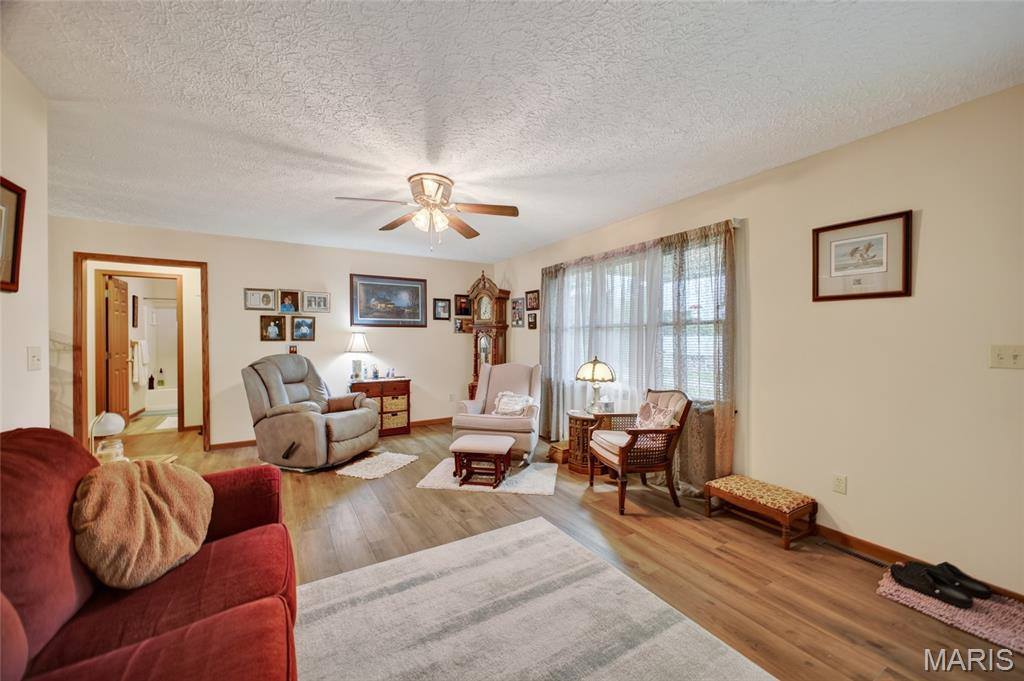 101 South Locust Street, Dixon, MO 65459