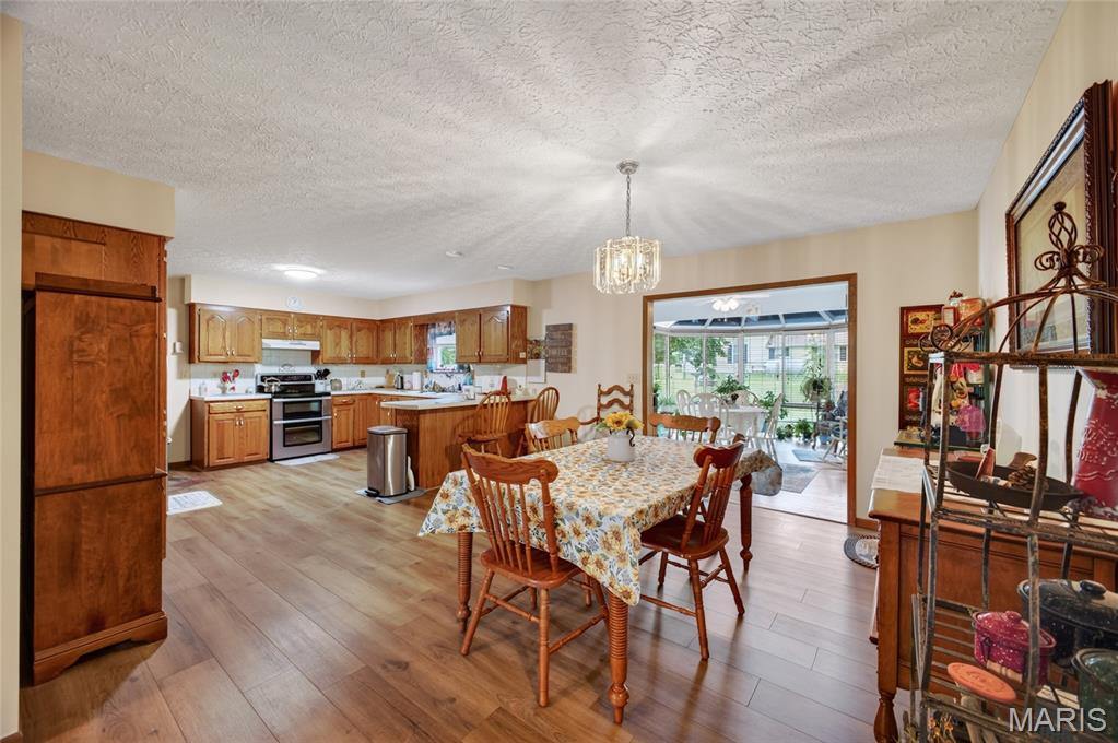 101 South Locust Street, Dixon, MO 65459