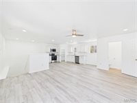 16201 Haidyn Road, Saint Robert, MO 65584