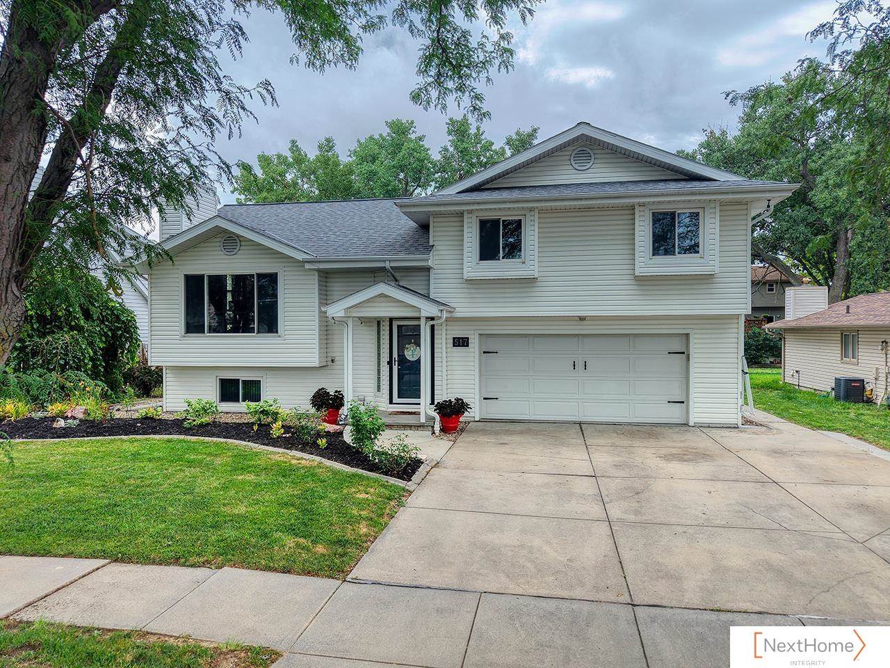 517 Lakeshore Drive, Lincoln, NE 68528