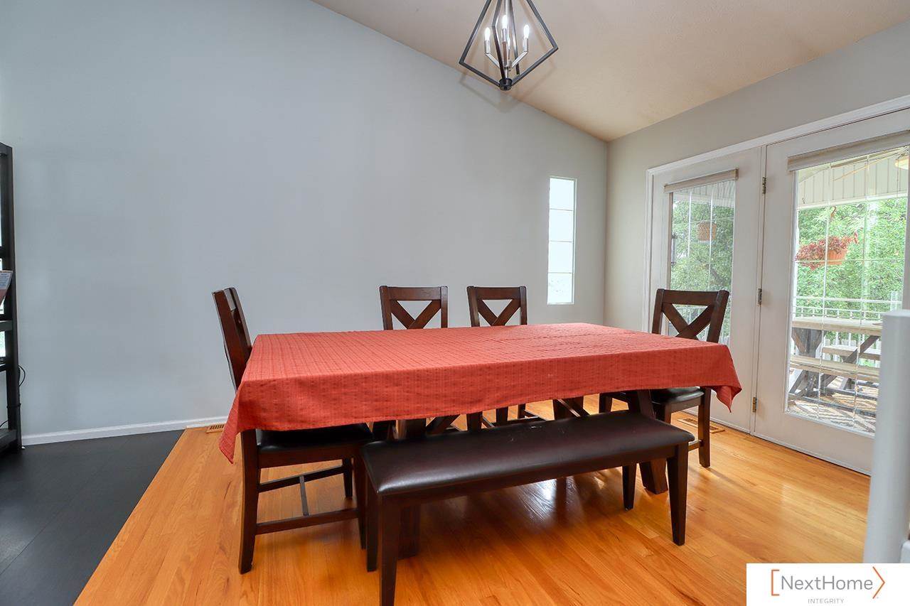 517 Lakeshore Drive, Lincoln, NE 68528