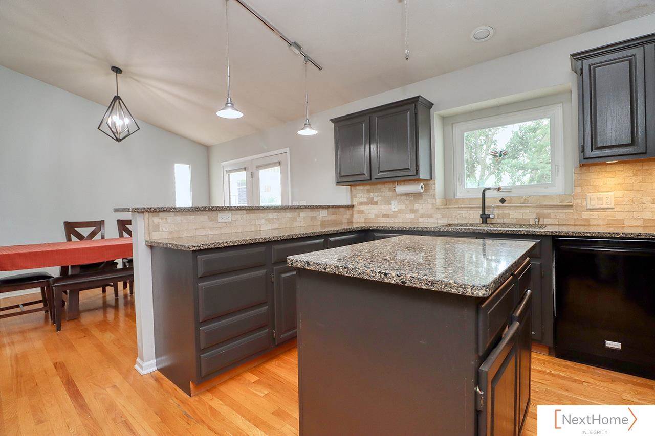 517 Lakeshore Drive, Lincoln, NE 68528
