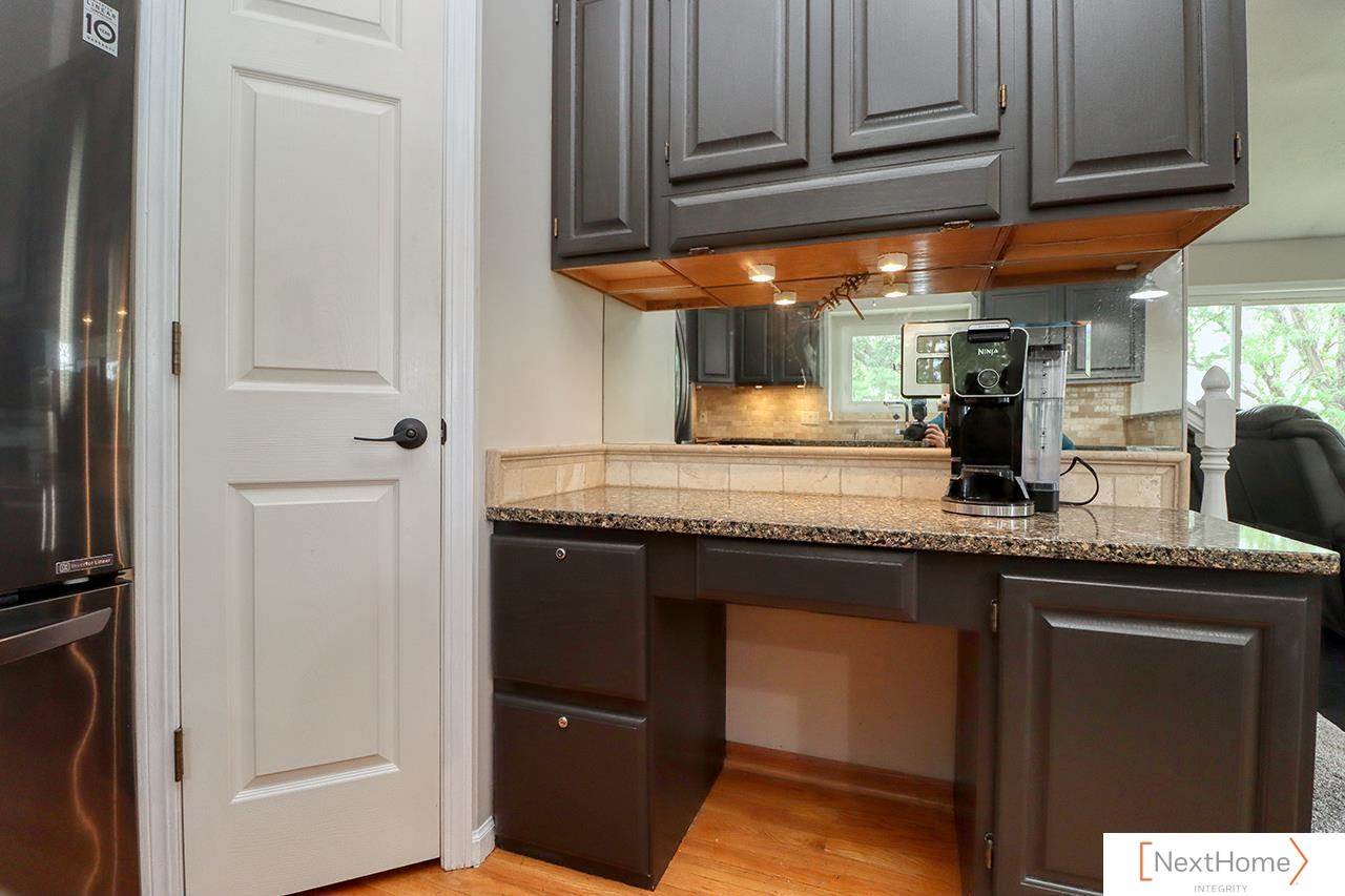 517 Lakeshore Drive, Lincoln, NE 68528
