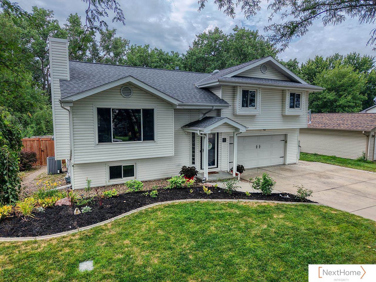 517 Lakeshore Drive, Lincoln, NE 68528