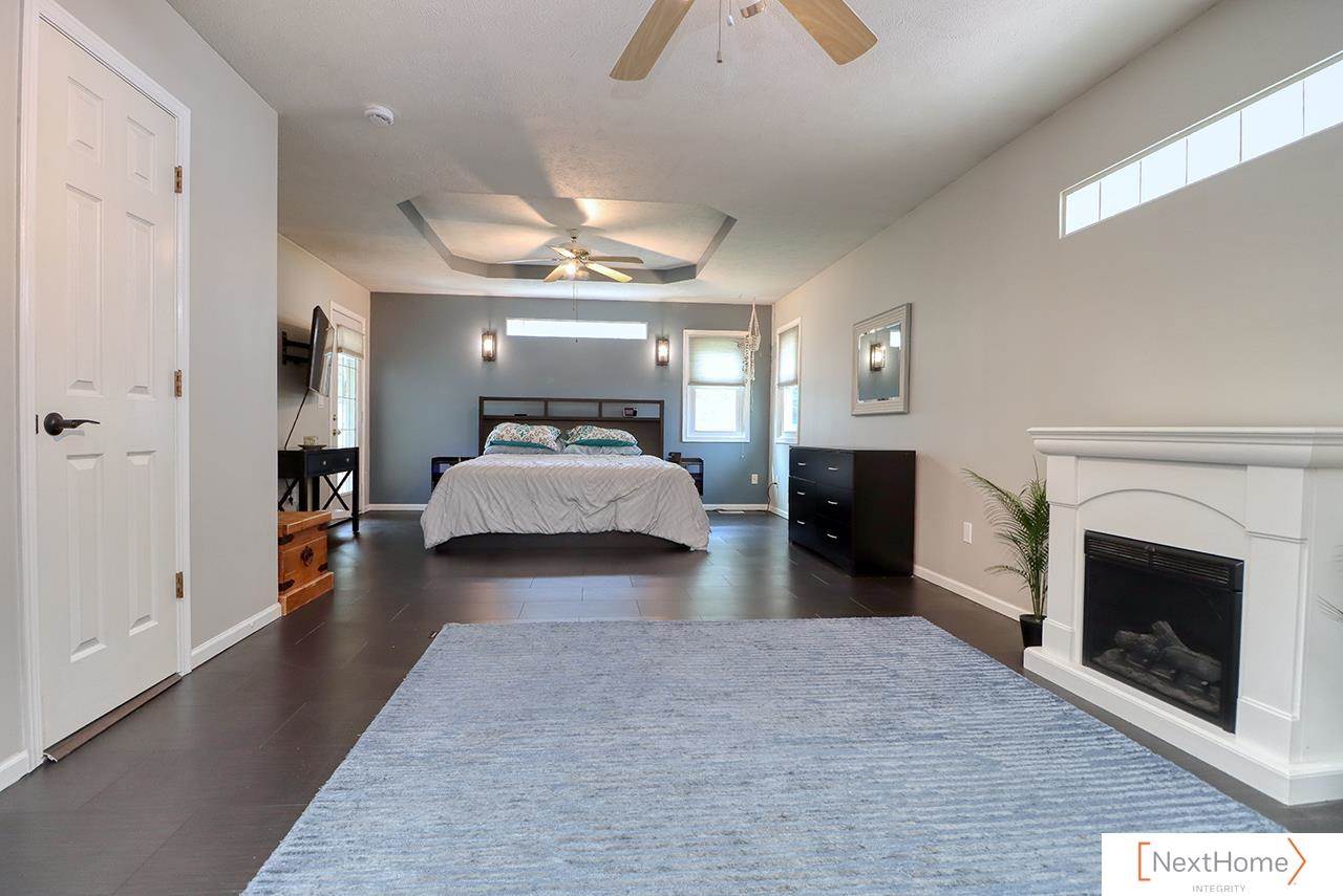 517 Lakeshore Drive, Lincoln, NE 68528
