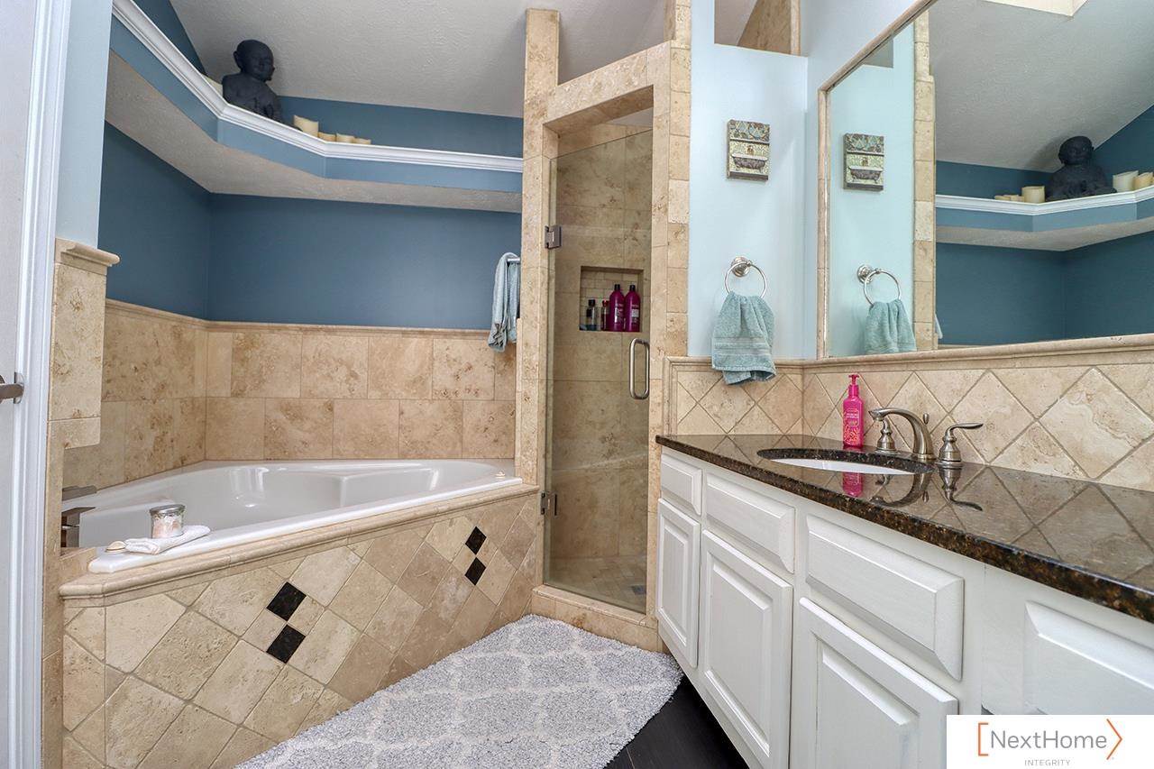 517 Lakeshore Drive, Lincoln, NE 68528