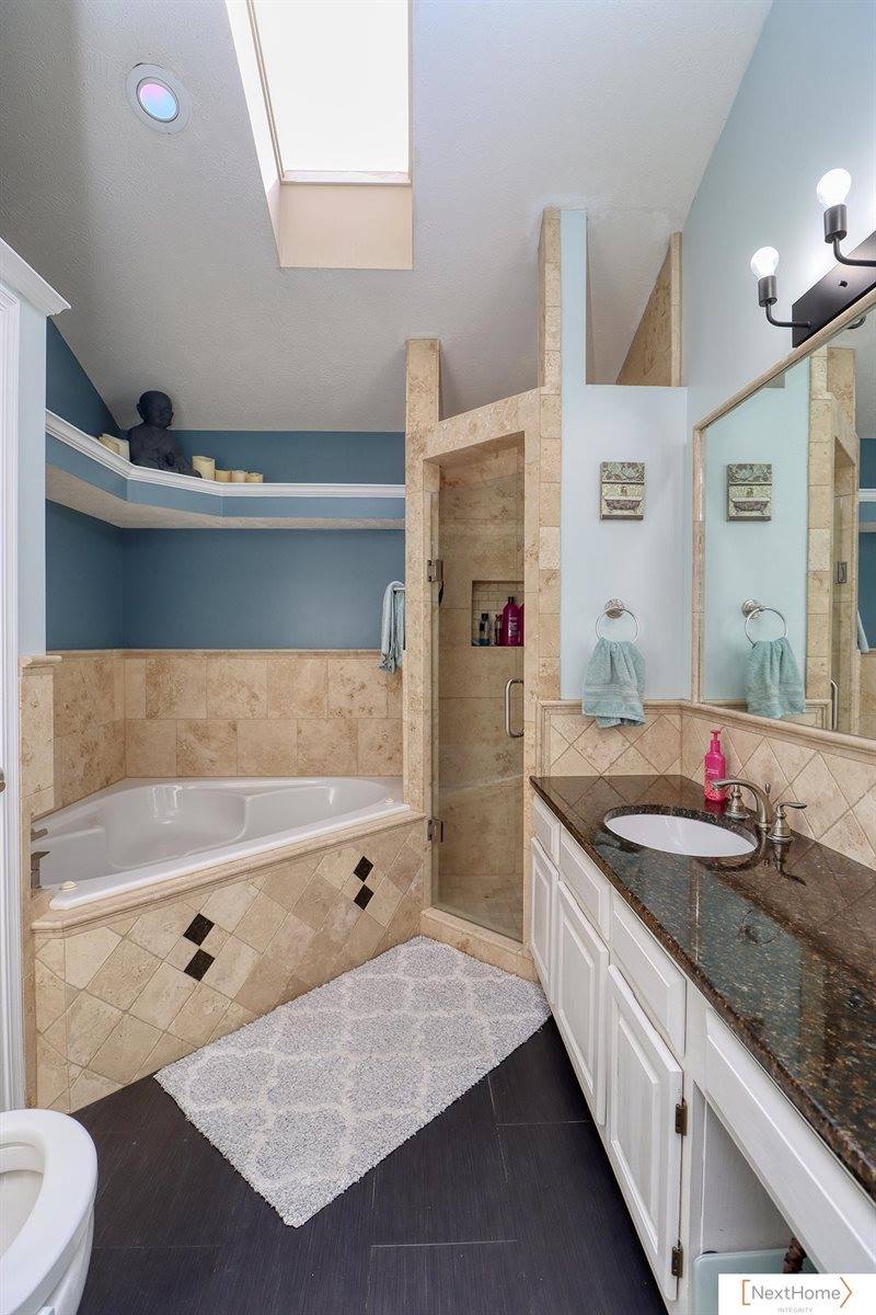 517 Lakeshore Drive, Lincoln, NE 68528
