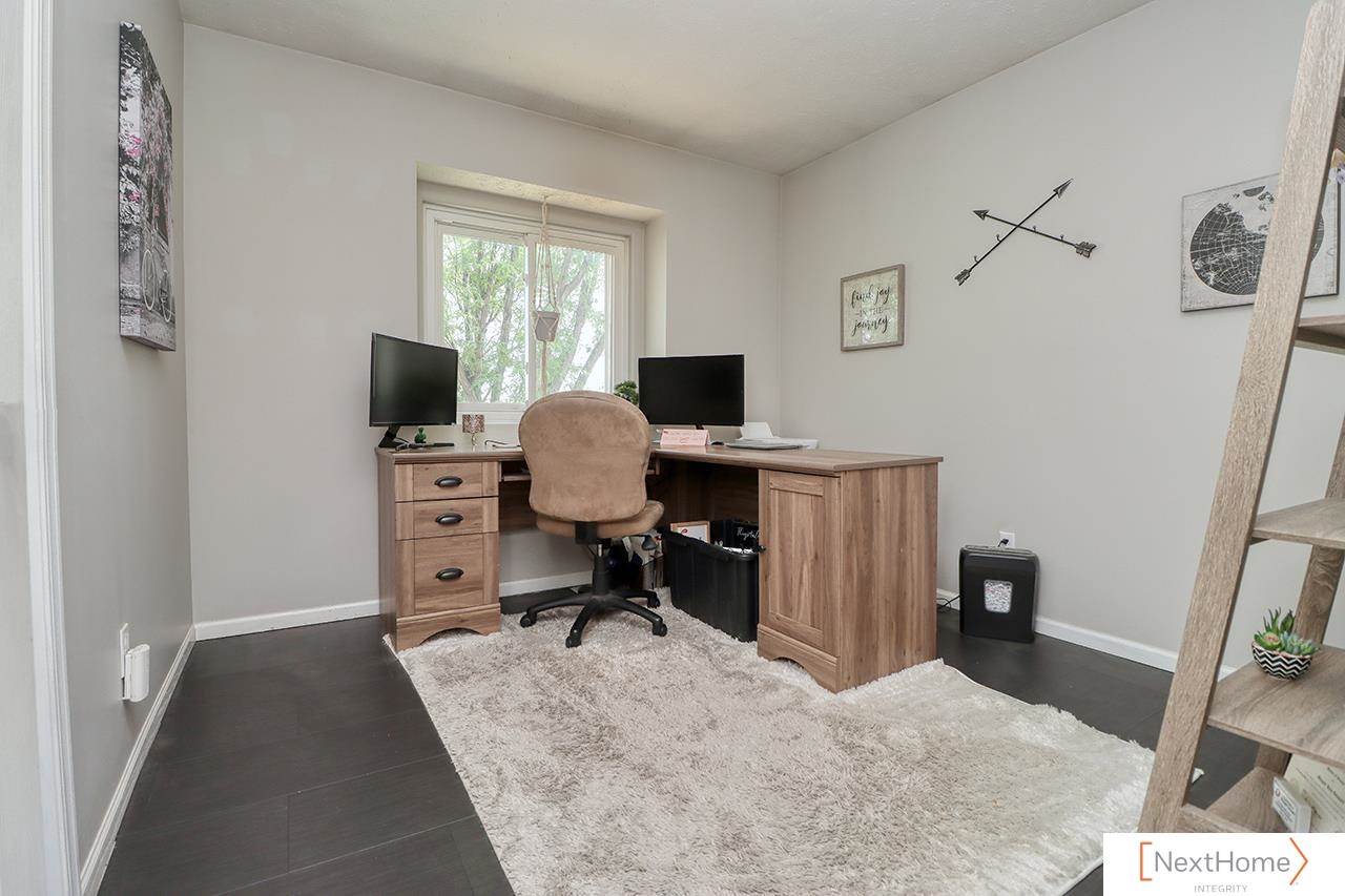 517 Lakeshore Drive, Lincoln, NE 68528