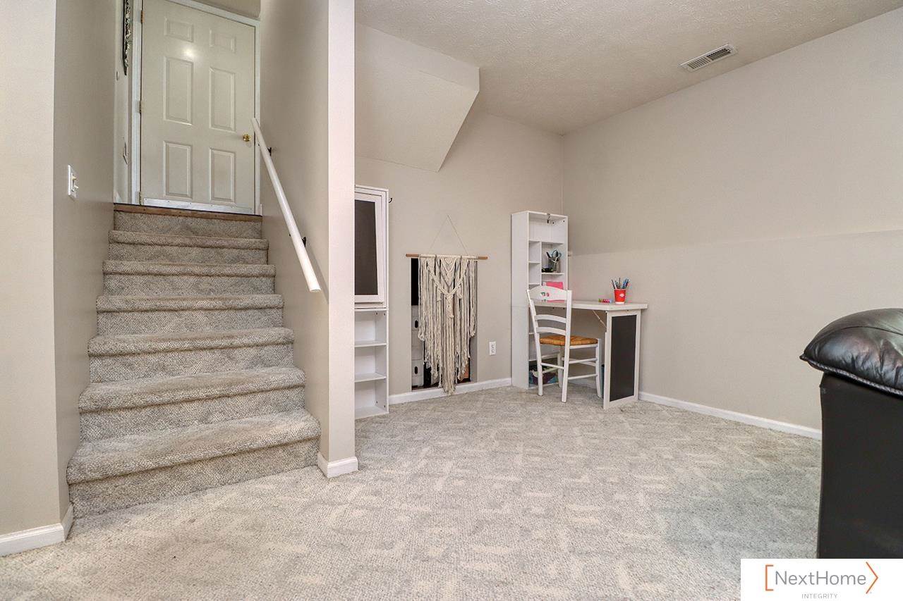 517 Lakeshore Drive, Lincoln, NE 68528