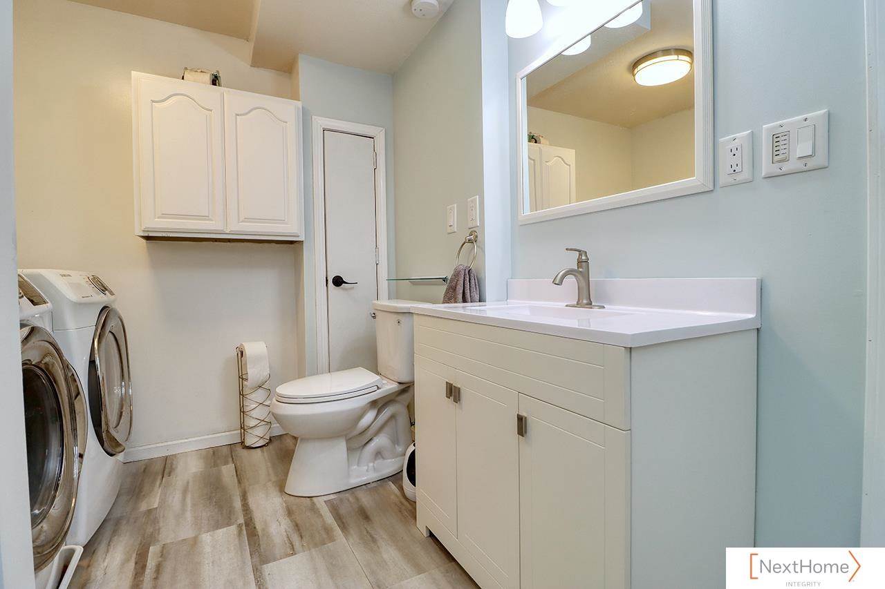 517 Lakeshore Drive, Lincoln, NE 68528
