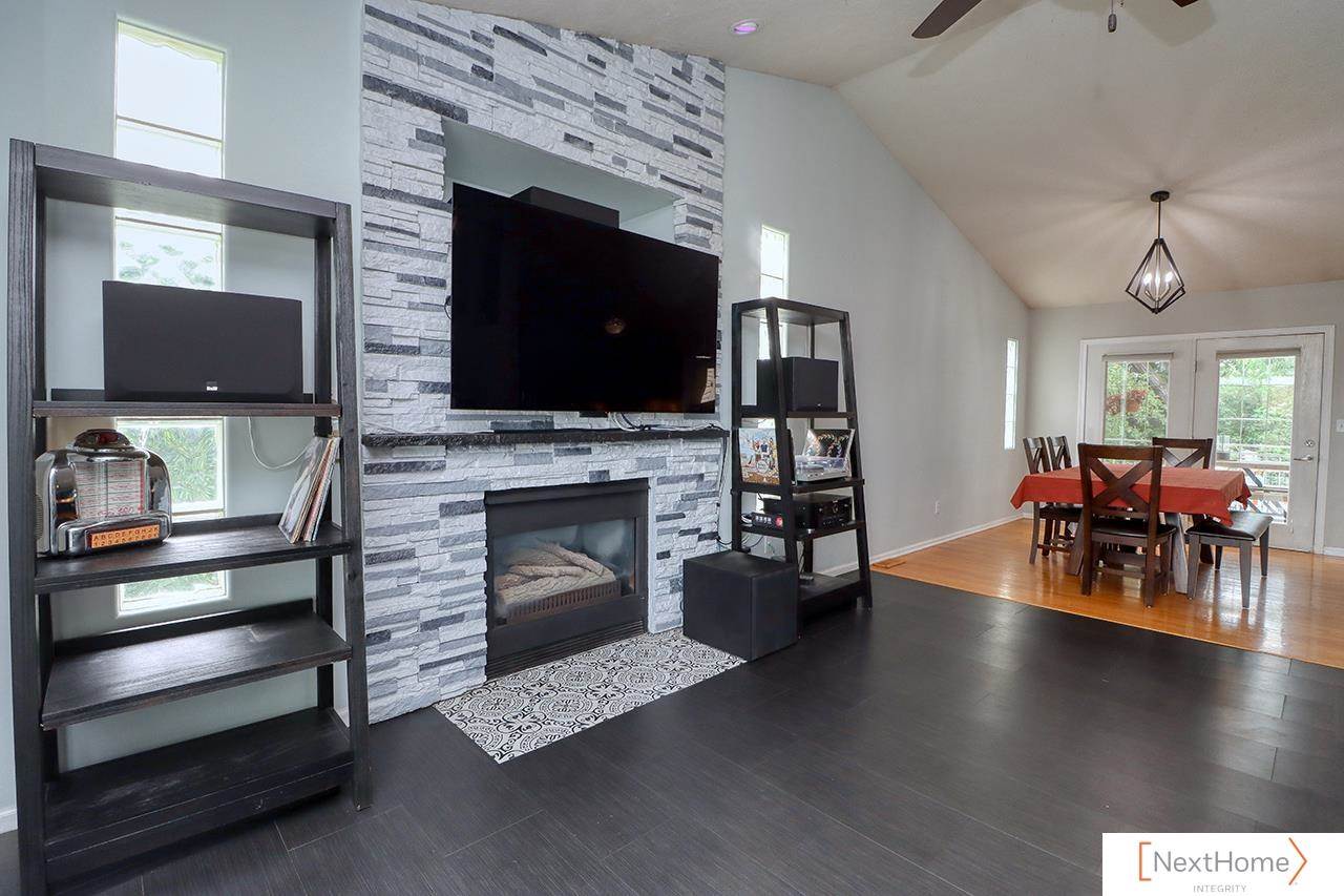 517 Lakeshore Drive, Lincoln, NE 68528