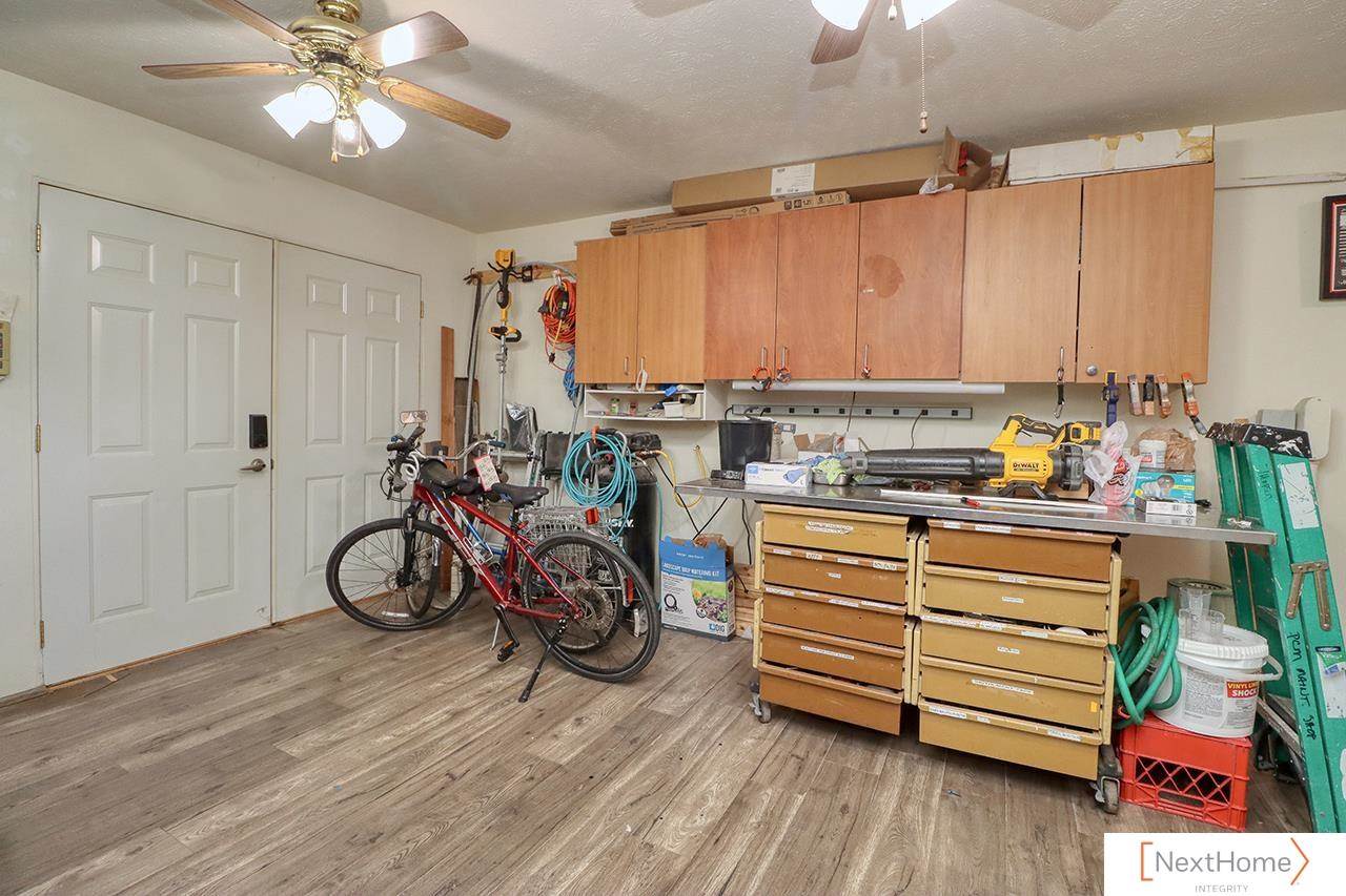 517 Lakeshore Drive, Lincoln, NE 68528