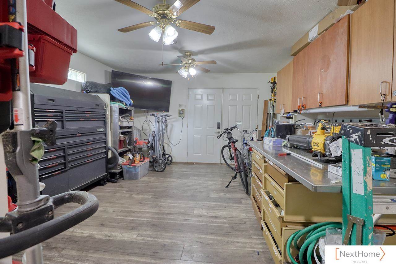 517 Lakeshore Drive, Lincoln, NE 68528
