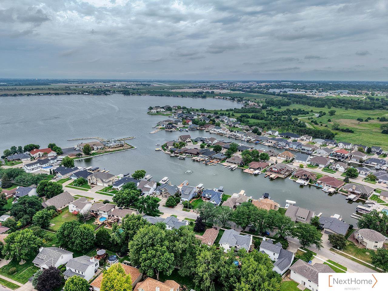 517 Lakeshore Drive, Lincoln, NE 68528