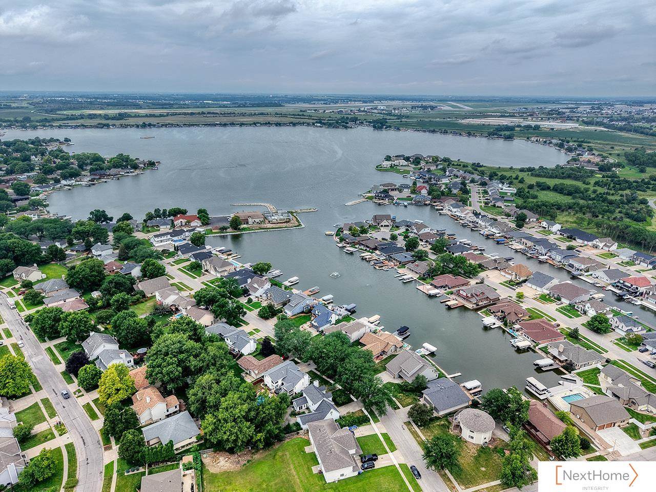 517 Lakeshore Drive, Lincoln, NE 68528