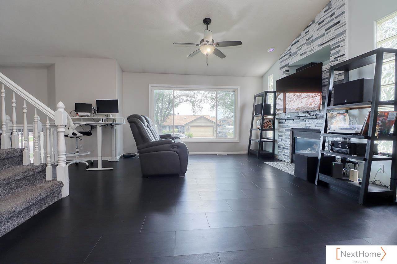 517 Lakeshore Drive, Lincoln, NE 68528