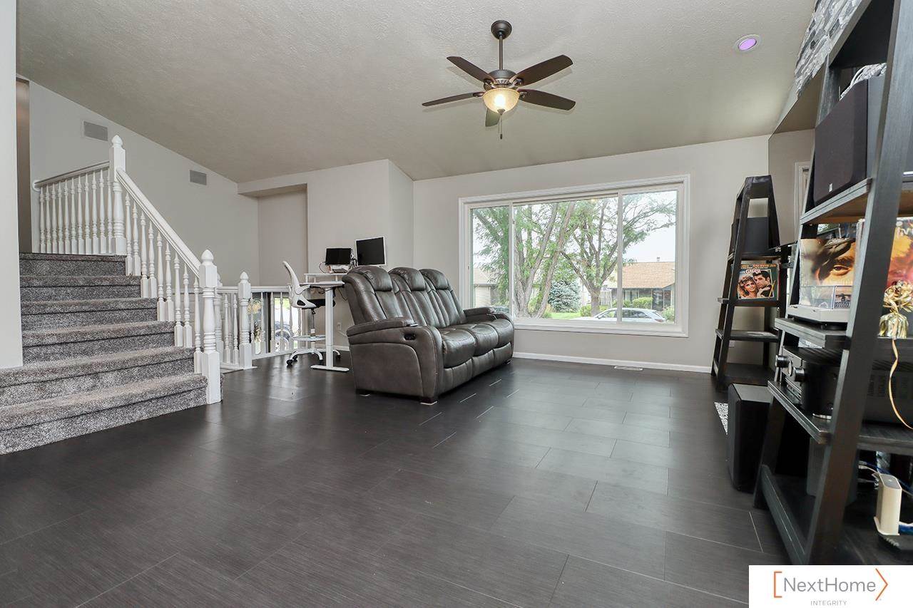 517 Lakeshore Drive, Lincoln, NE 68528