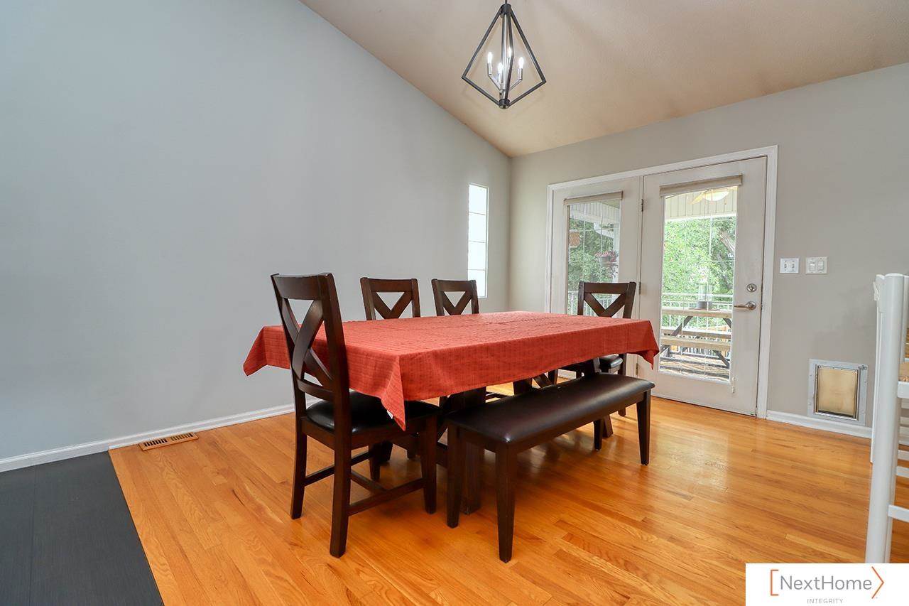 517 Lakeshore Drive, Lincoln, NE 68528