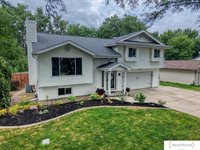 517 Lakeshore Drive, Lincoln, NE 68528