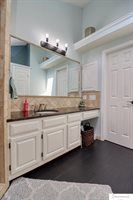 517 Lakeshore Drive, Lincoln, NE 68528