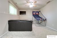 517 Lakeshore Drive, Lincoln, NE 68528