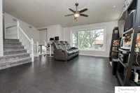 517 Lakeshore Drive, Lincoln, NE 68528