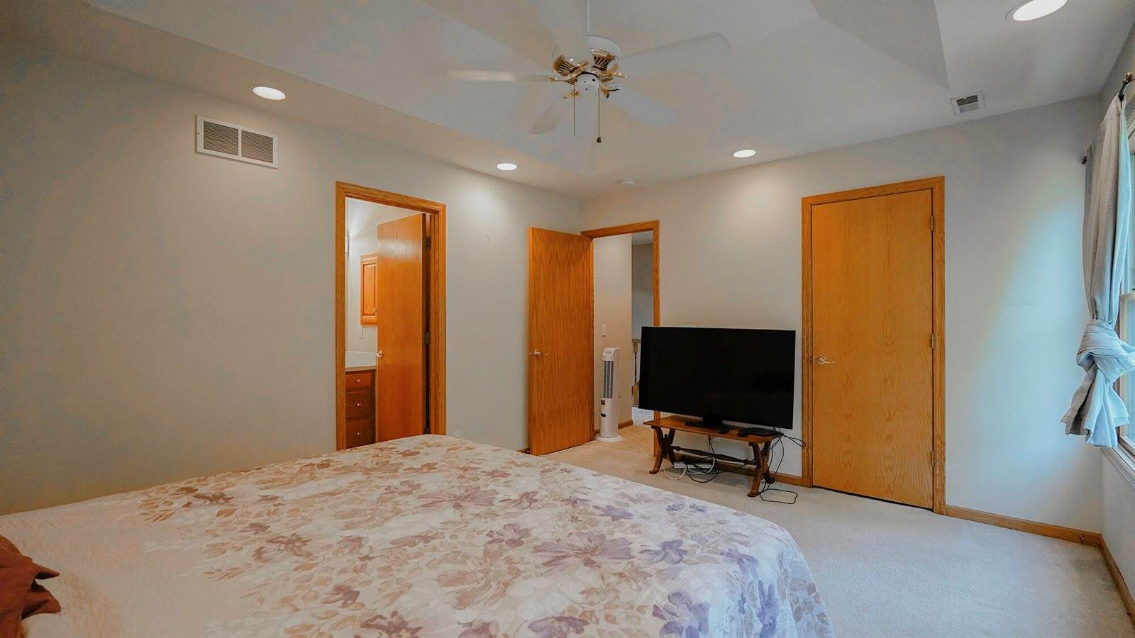 240 Canterbury Circle, Council Bluffs, IA 51503