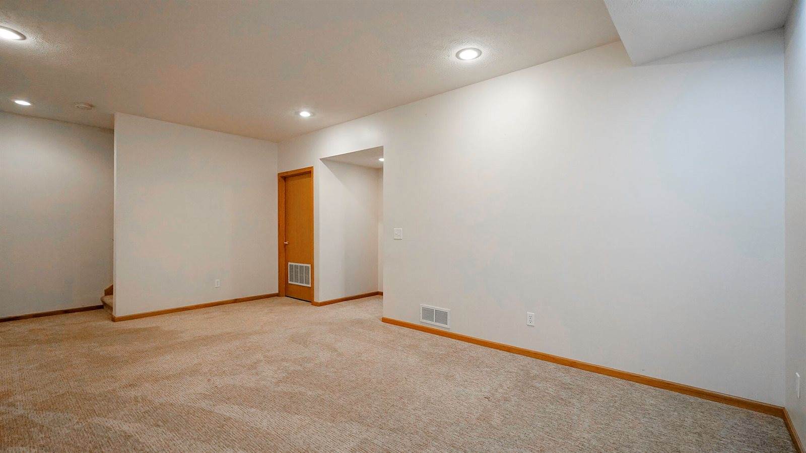 240 Canterbury Circle, Council Bluffs, IA 51503