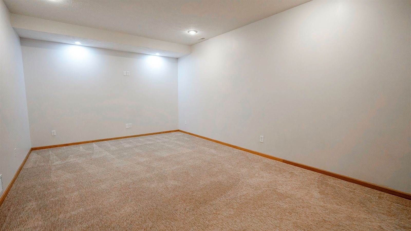 240 Canterbury Circle, Council Bluffs, IA 51503