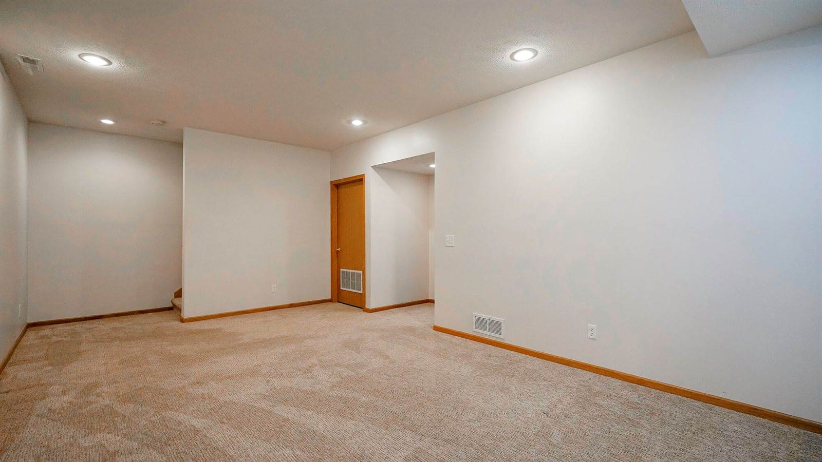 240 Canterbury Circle, Council Bluffs, IA 51503