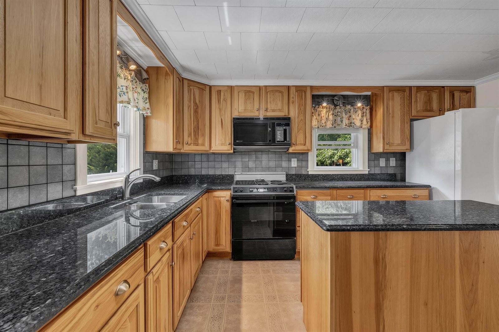 2639 Union Street, Hermon, ME 04401