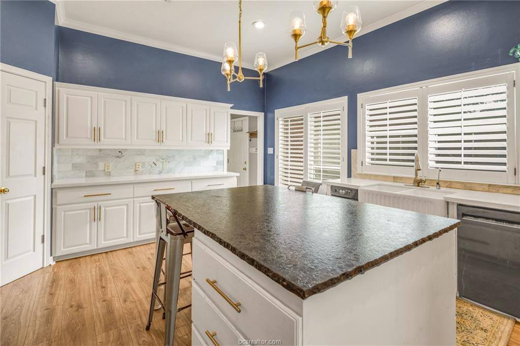 8307 Shadow Oaks, College Station, TX 77845