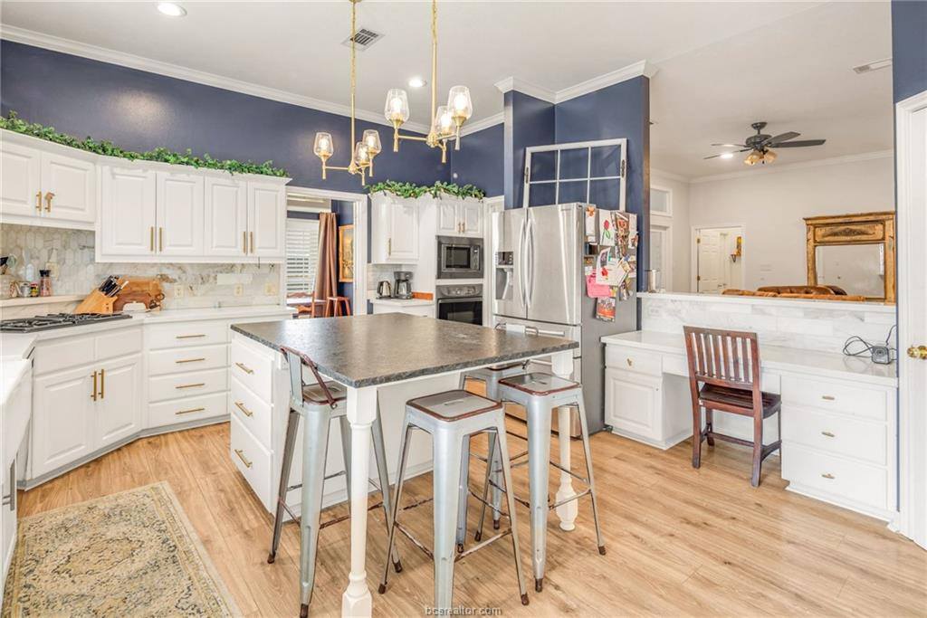 8307 Shadow Oaks, College Station, TX 77845
