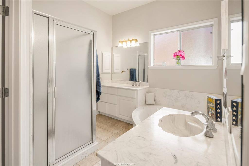 8307 Shadow Oaks, College Station, TX 77845