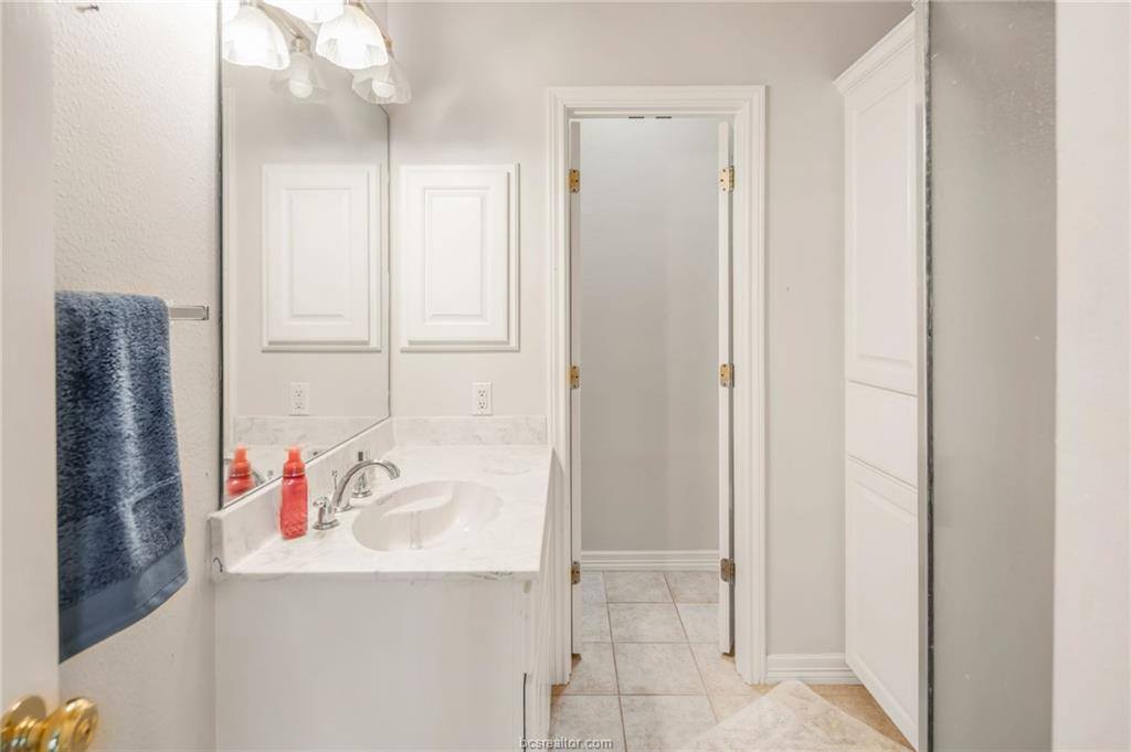 8307 Shadow Oaks, College Station, TX 77845