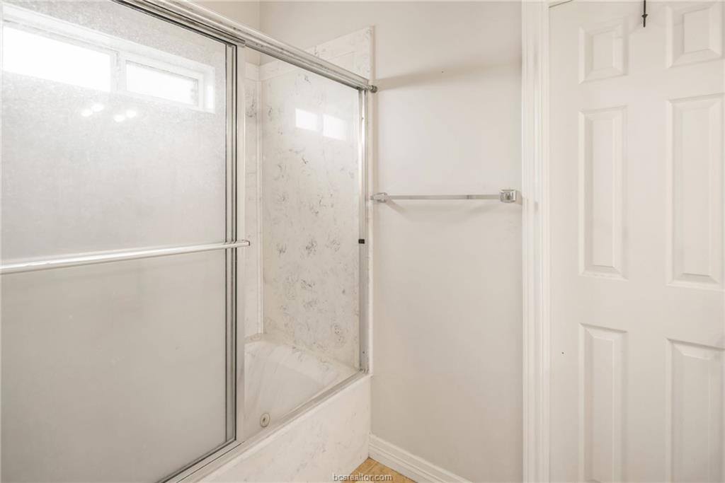 8307 Shadow Oaks, College Station, TX 77845