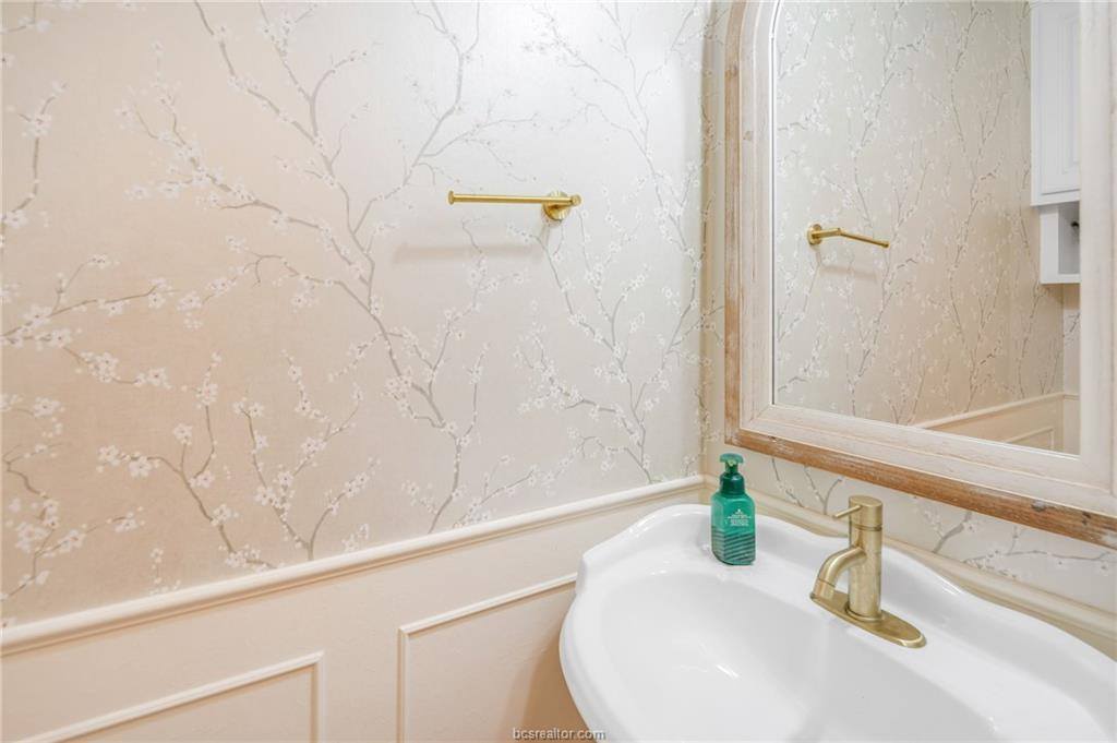 8307 Shadow Oaks, College Station, TX 77845
