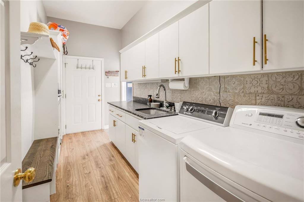 8307 Shadow Oaks, College Station, TX 77845