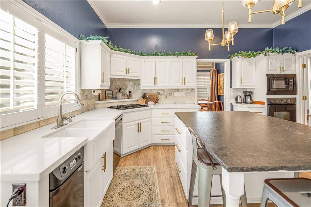 8307 Shadow Oaks, College Station, TX 77845