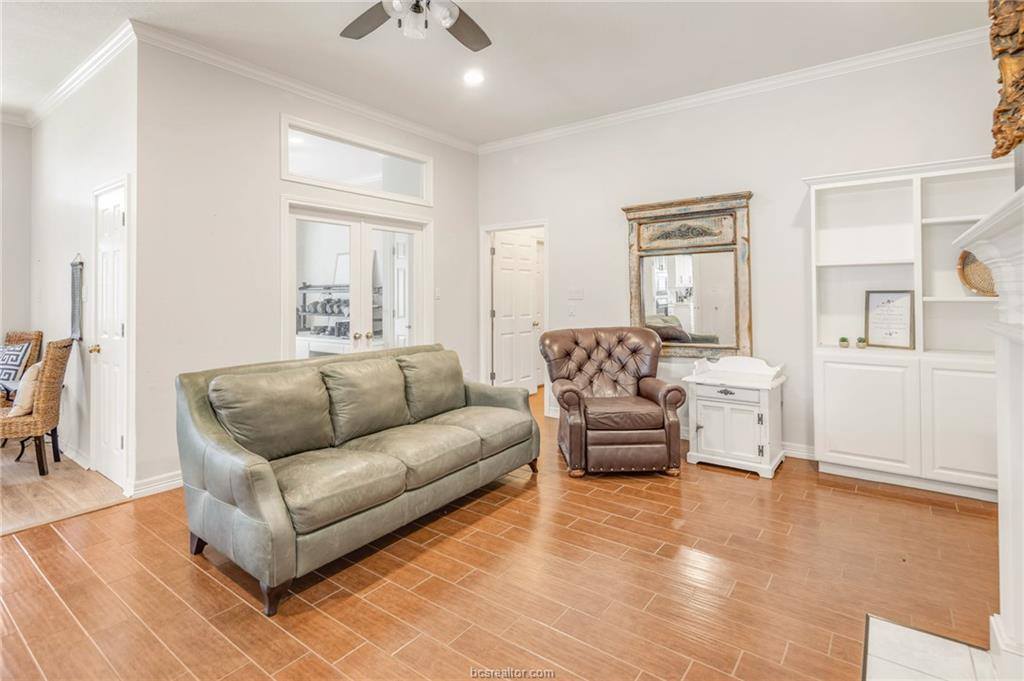 8307 Shadow Oaks, College Station, TX 77845