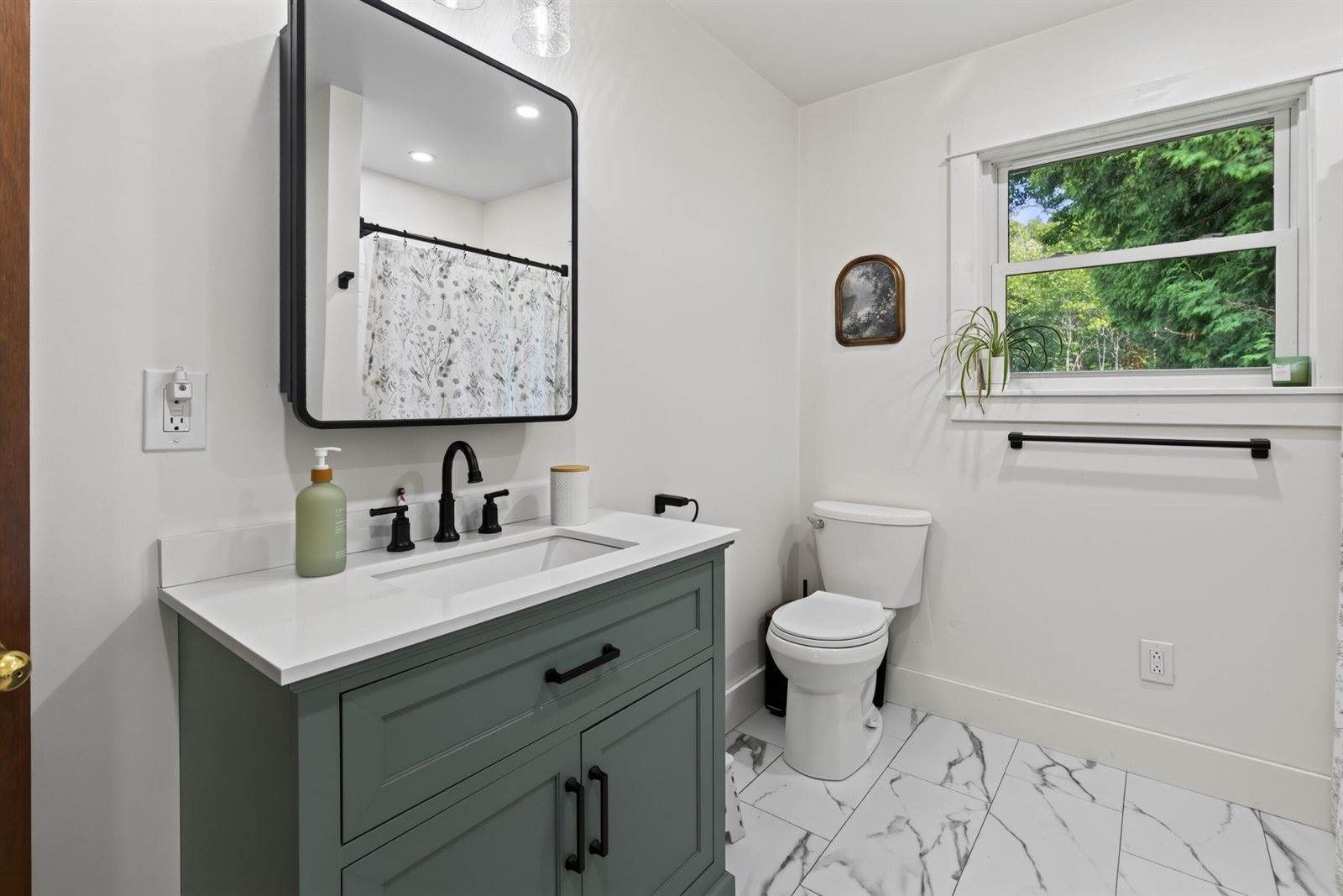 15 Nicholson Avenue, Bucksport, ME 04416