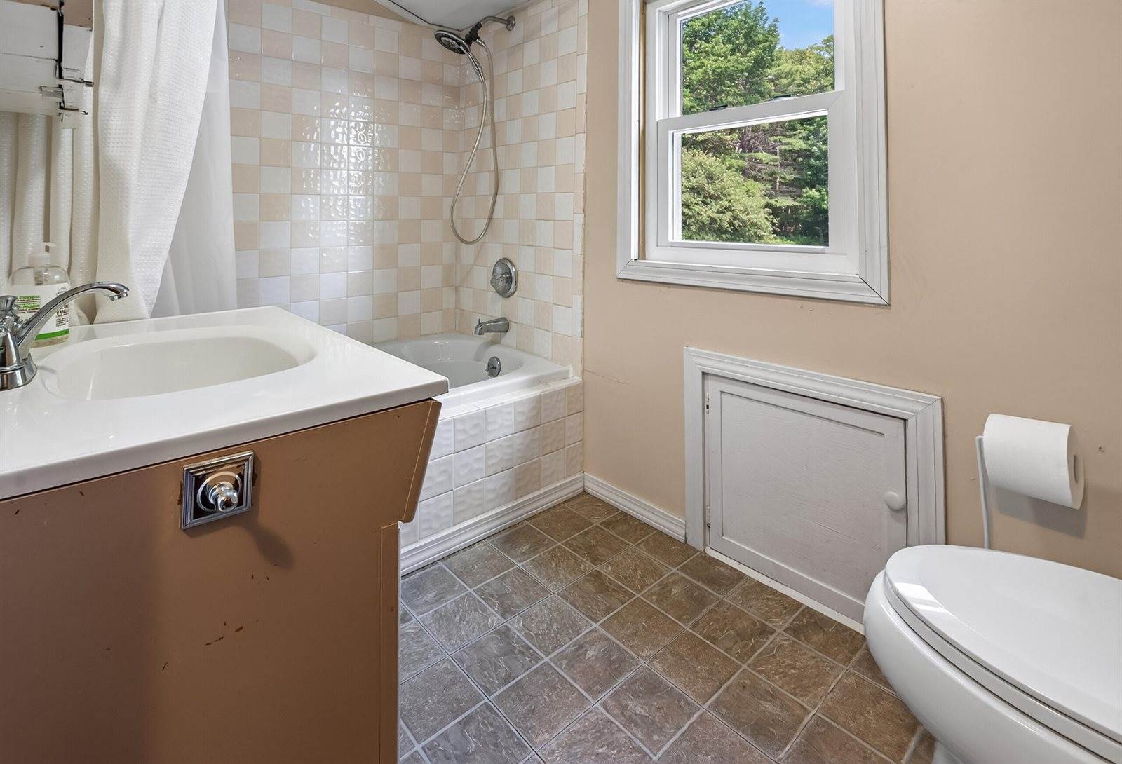 15 Nicholson Avenue, Bucksport, ME 04416