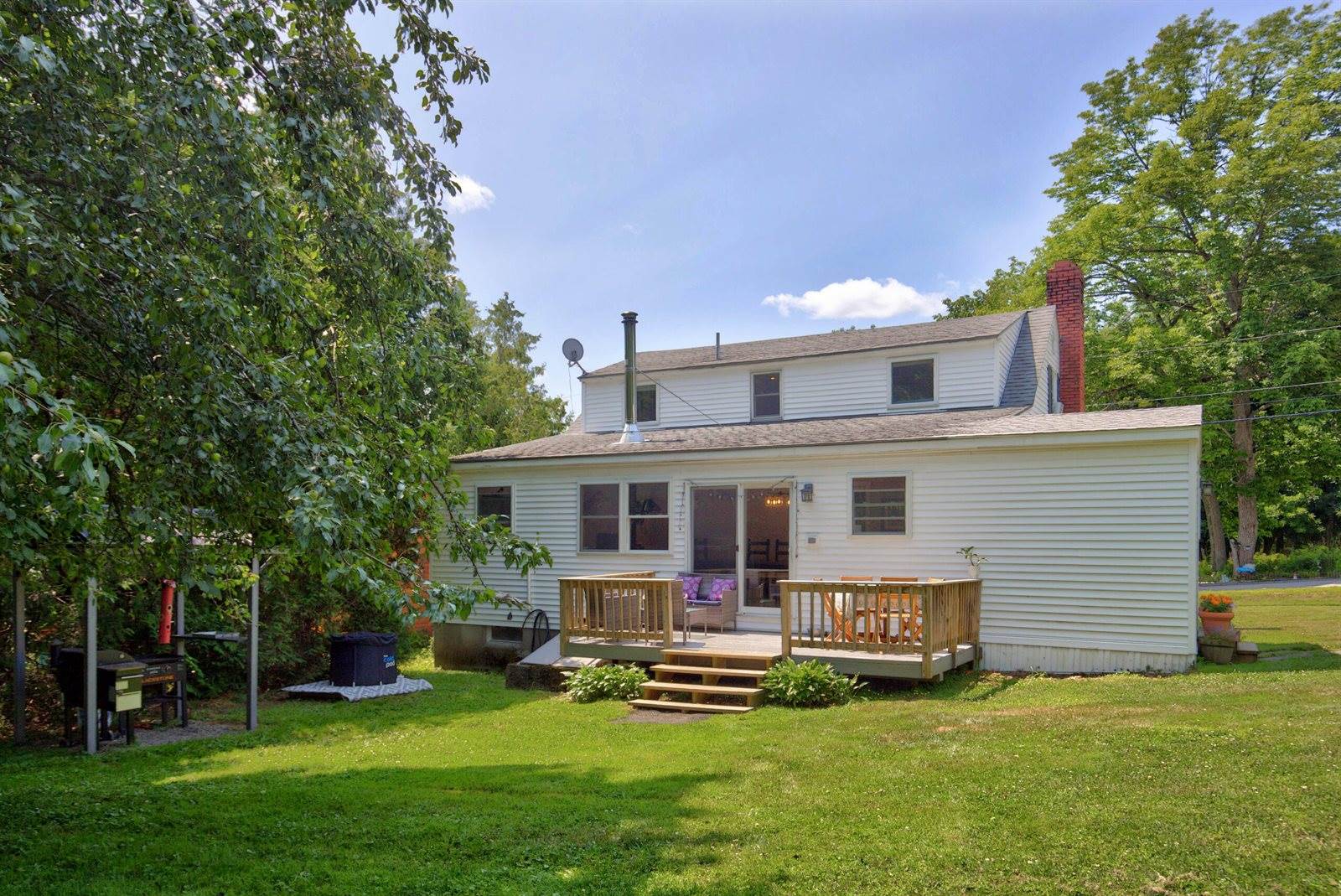 15 Nicholson Avenue, Bucksport, ME 04416