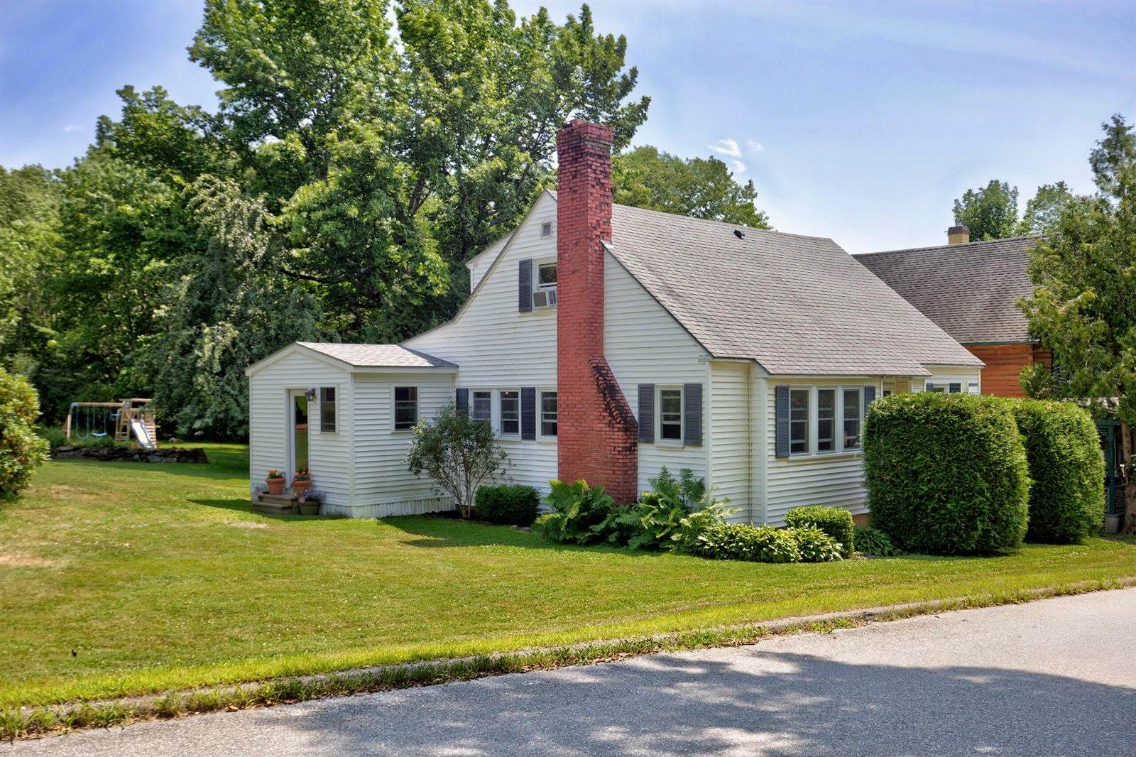 15 Nicholson Avenue, Bucksport, ME 04416