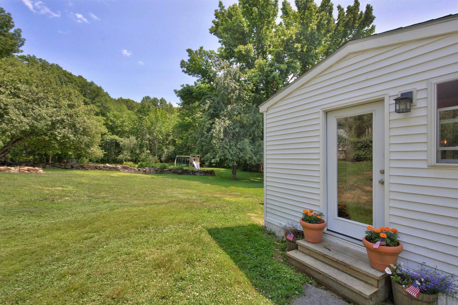 15 Nicholson Avenue, Bucksport, ME 04416