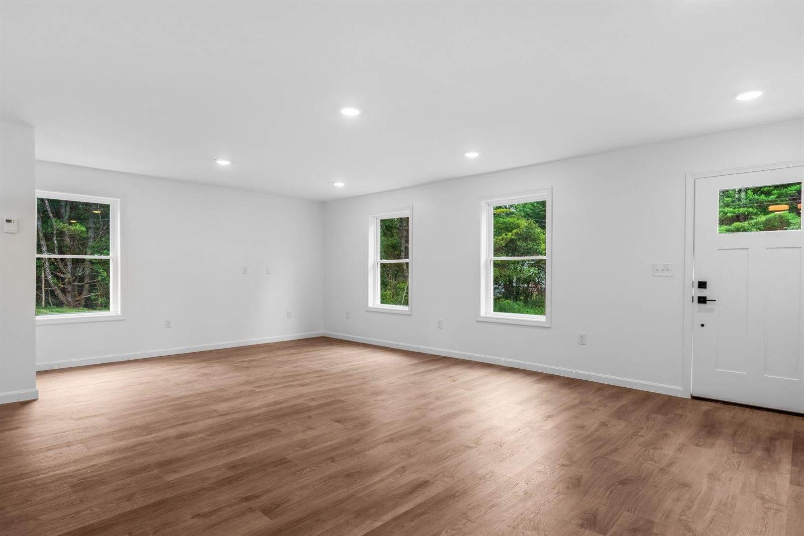16 Pomroy Lane, Levant, ME 04456
