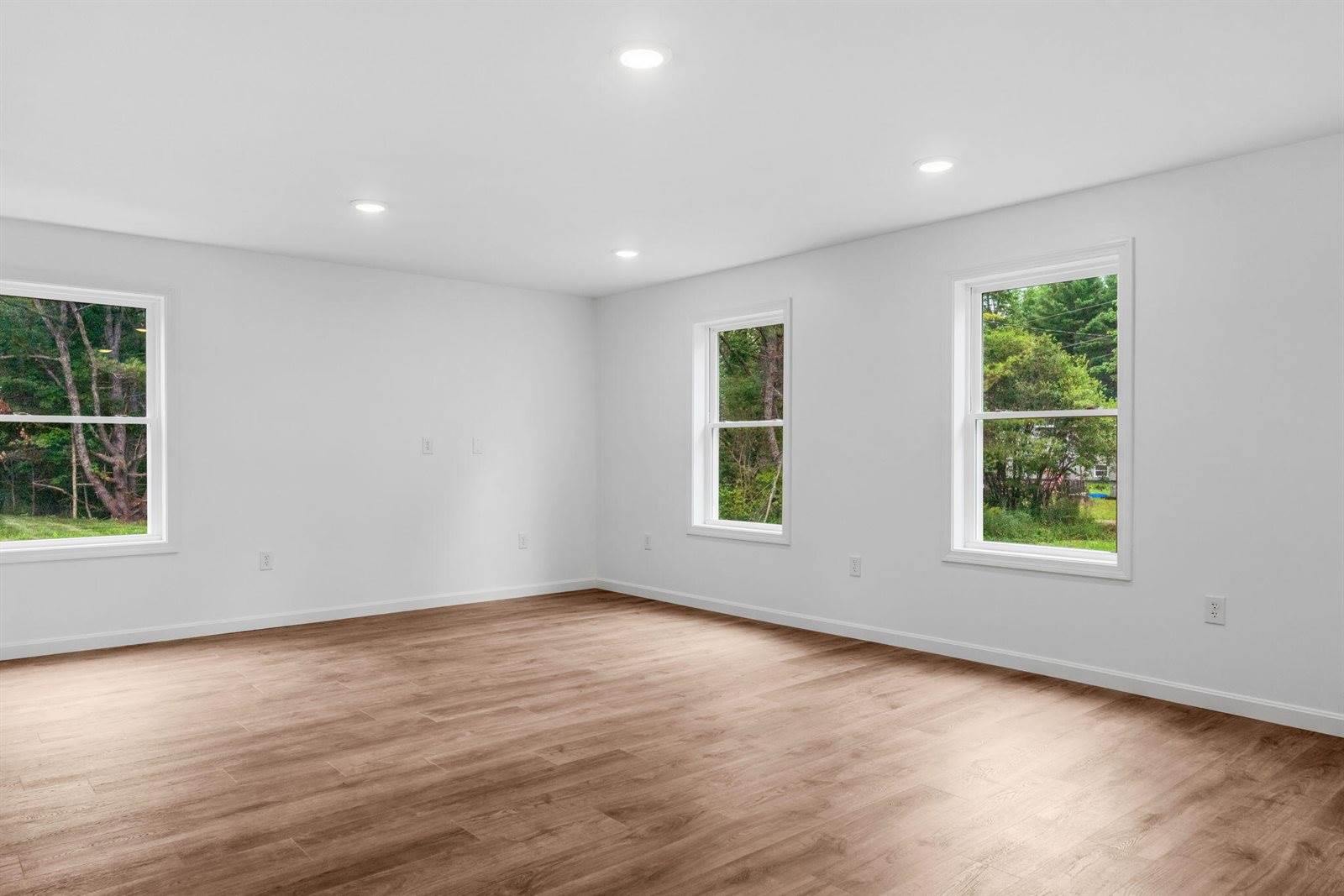16 Pomroy Lane, Levant, ME 04456