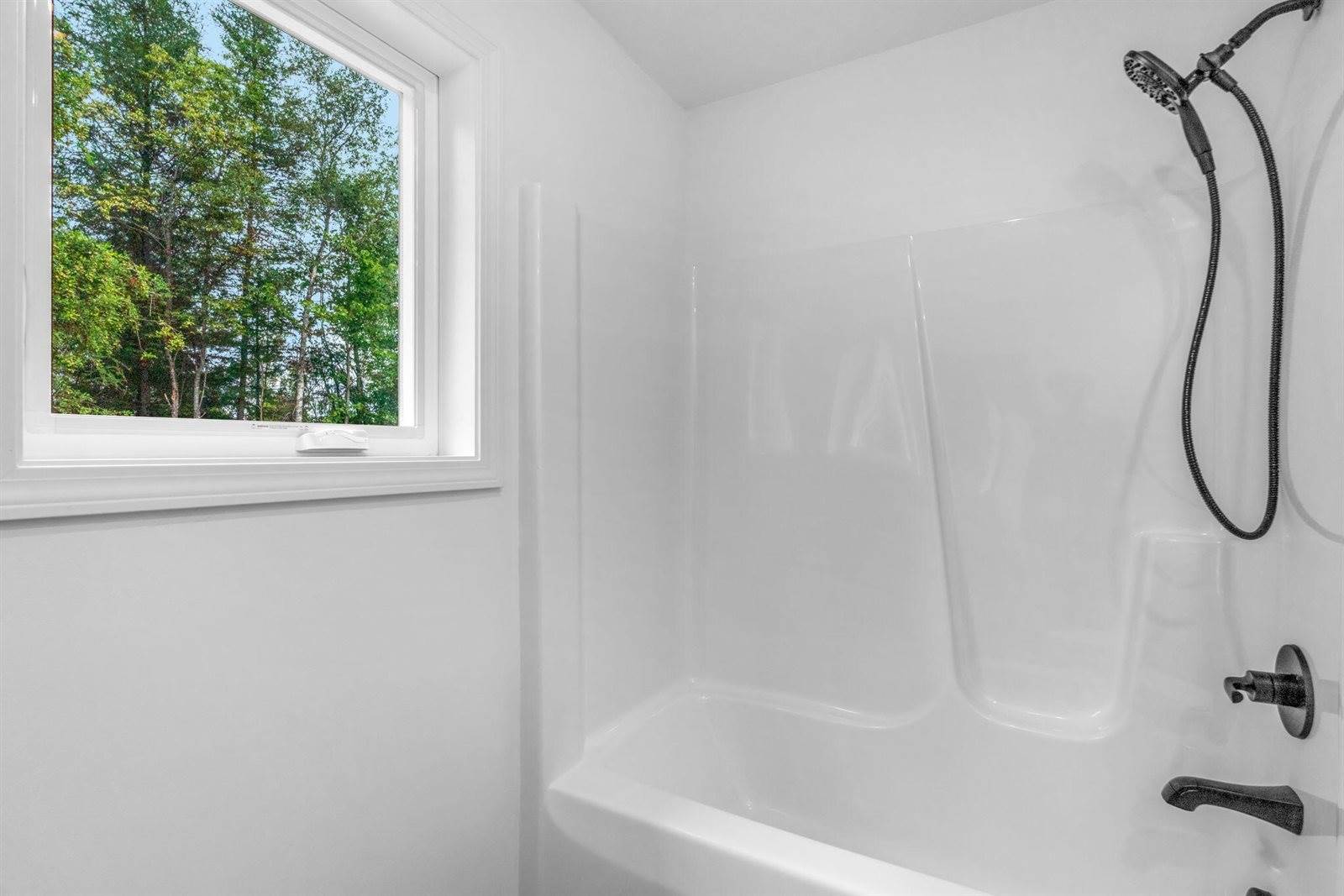16 Pomroy Lane, Levant, ME 04456
