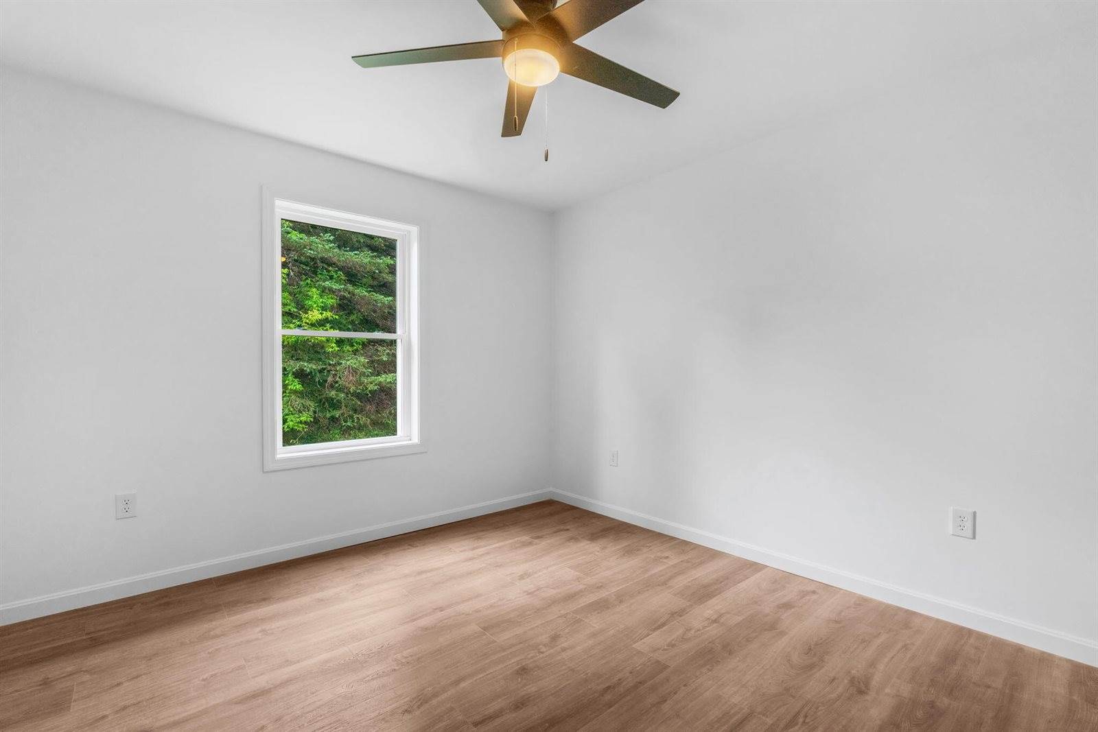 16 Pomroy Lane, Levant, ME 04456