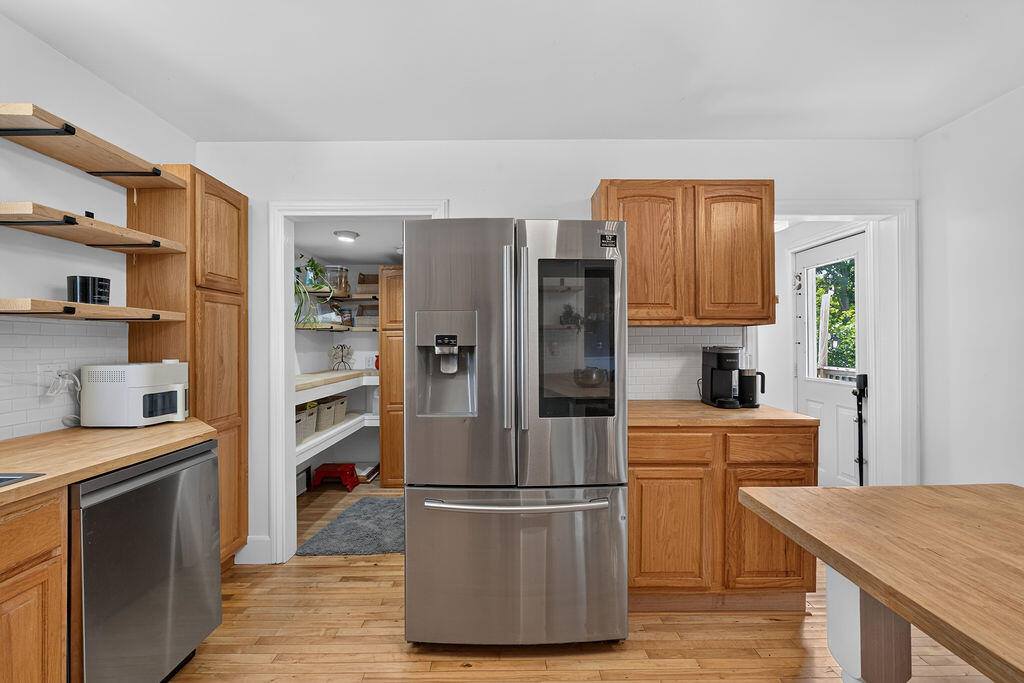 48 6th Street, Bangor, ME 04401